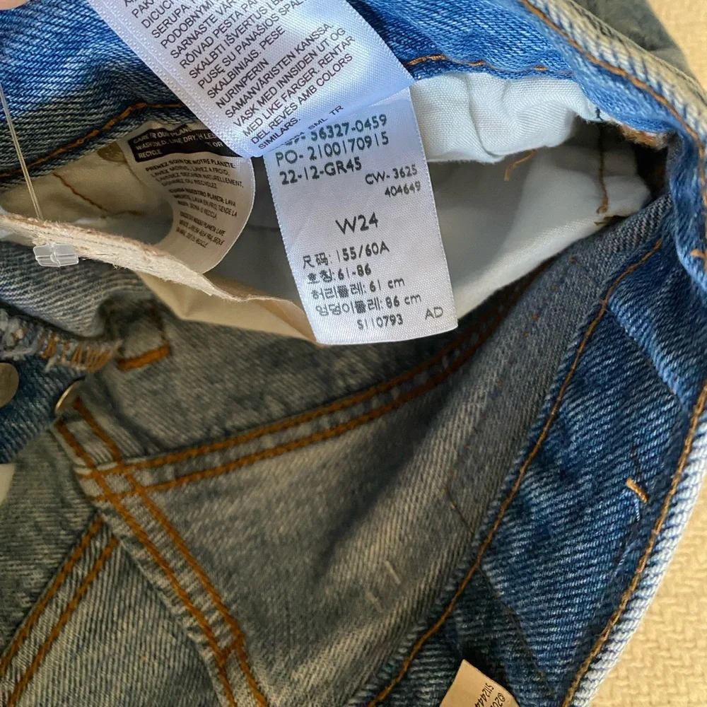 🖤 NWT Levi's Distressed High-Rise Denim Shorts w/tags - Picture 7 of 8